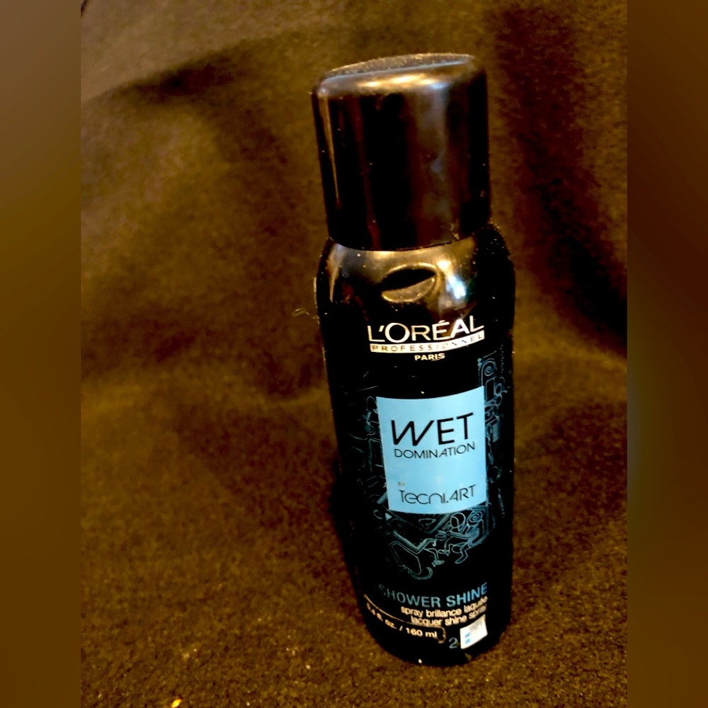 L'Oreal Tecni Art Wet Domination shower shine Spray -